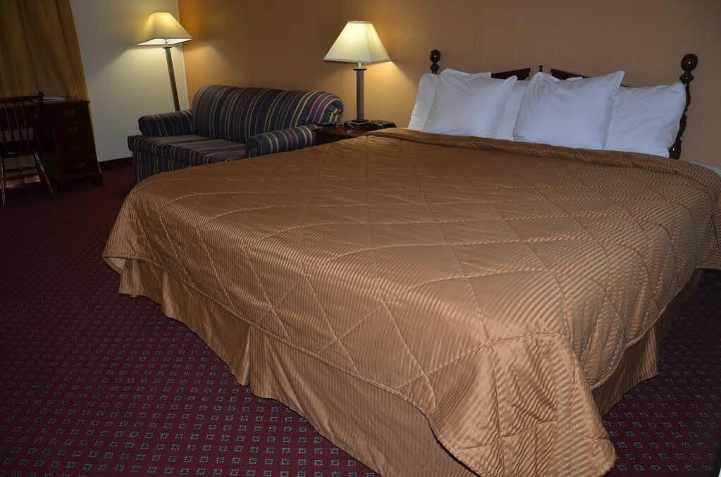 Red Carpet Inn & Suites Ebensburg Eksteriør bilde